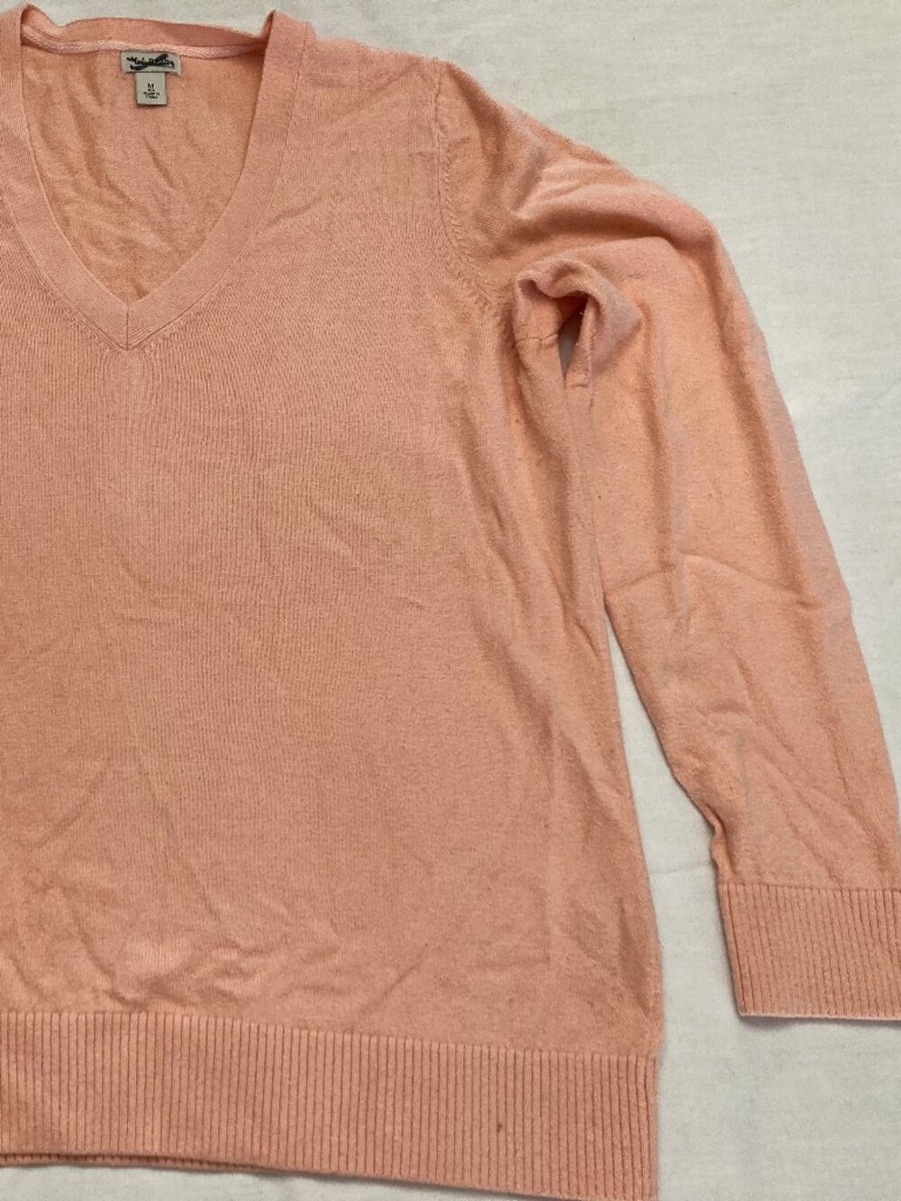 LL Bean Women’s Soft Cashmere Blend Lightweight V-Neck Sweater Med Peach Preppy